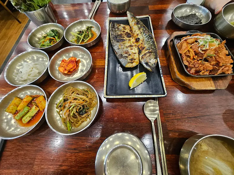 한상 차림 전체 샷