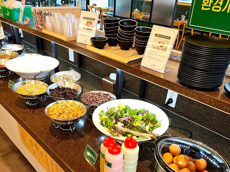 샐러드바 전경
