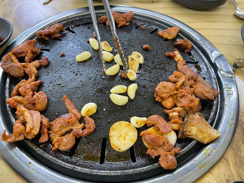 오리 주물럭 굽는 모습