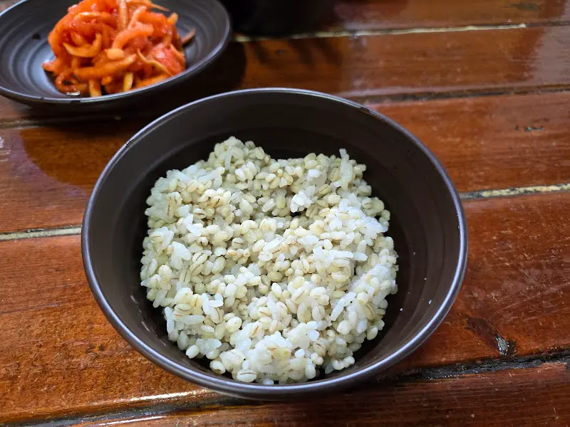 몽촌토성보리밥손칼국수의 맛깔스러운 보리밥
