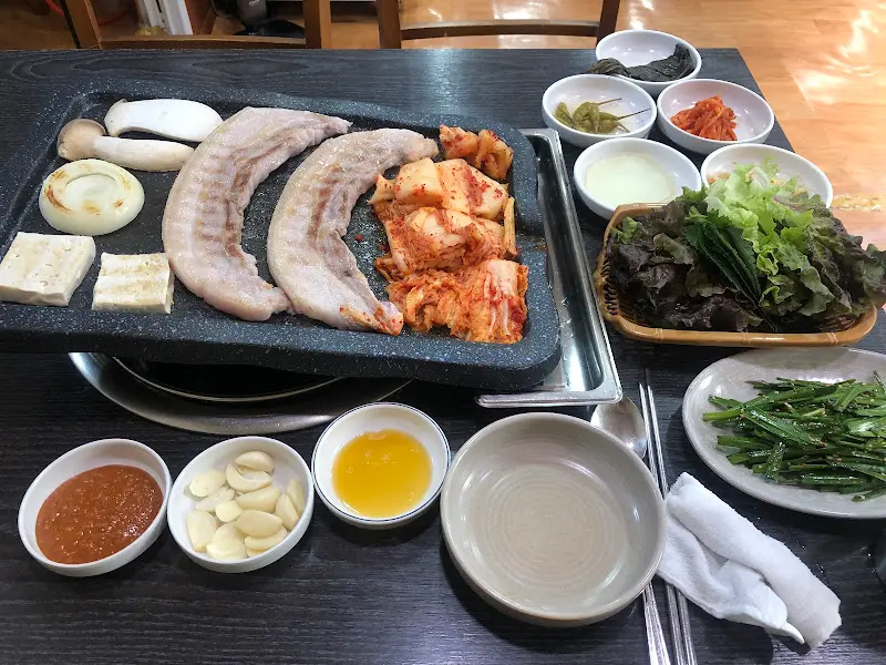 푸짐한 오겹살 한 상 차림