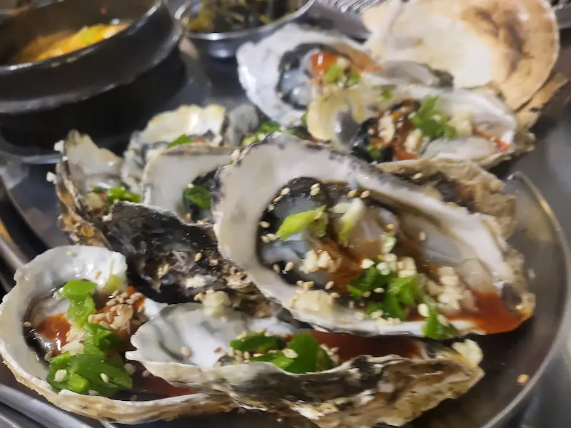 싱싱한 굴 한 접시