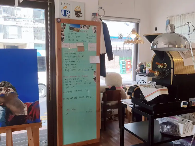 카페 내부 로스팅 기계