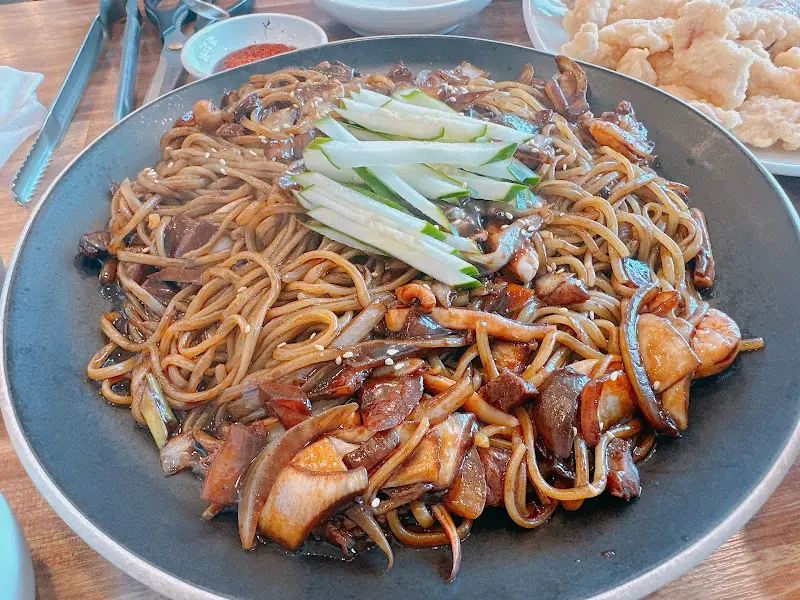 해물 듬뿍 짜장면