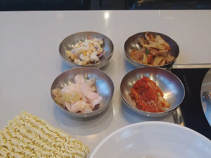심슨부대찌개의 정갈한 밑반찬