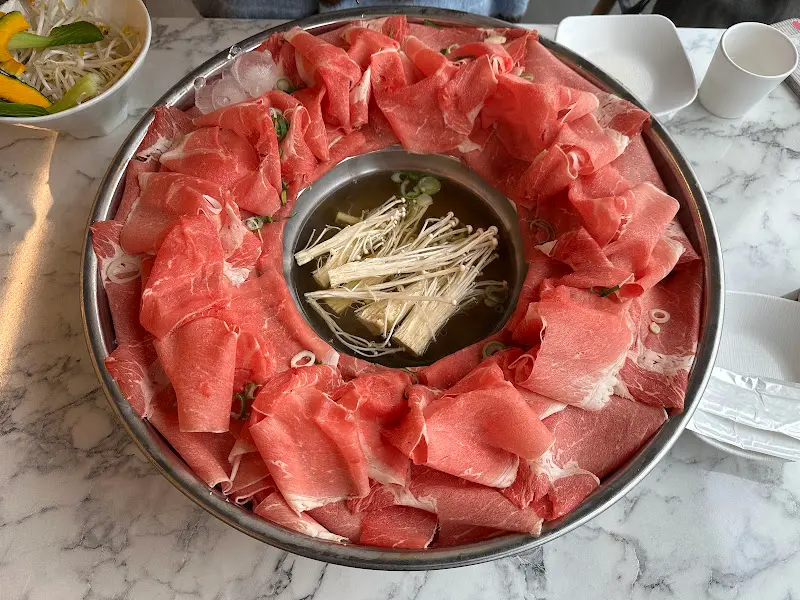 꽃처럼 아름다운 샤브샤브 냄비