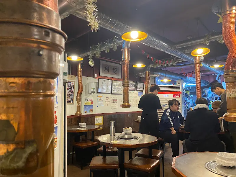 계탄집 본점의 내부 모습