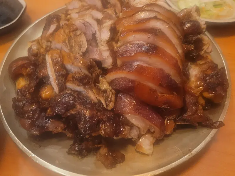 윤기가 흐르는 족발