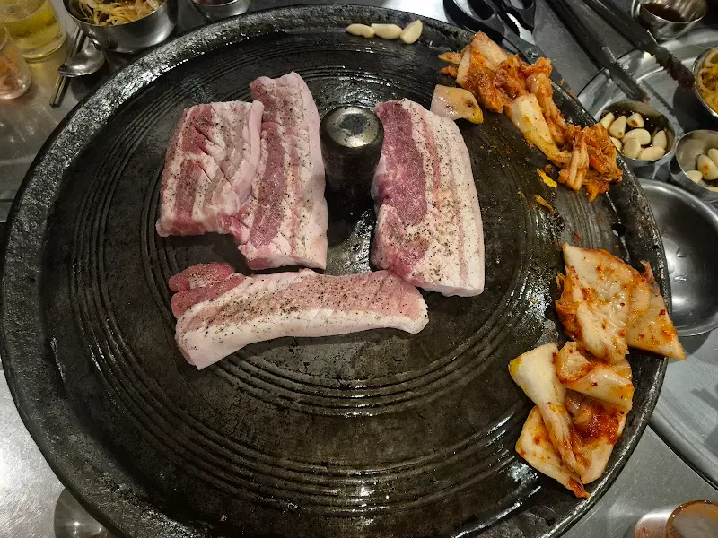 불판 위의 삼겹살