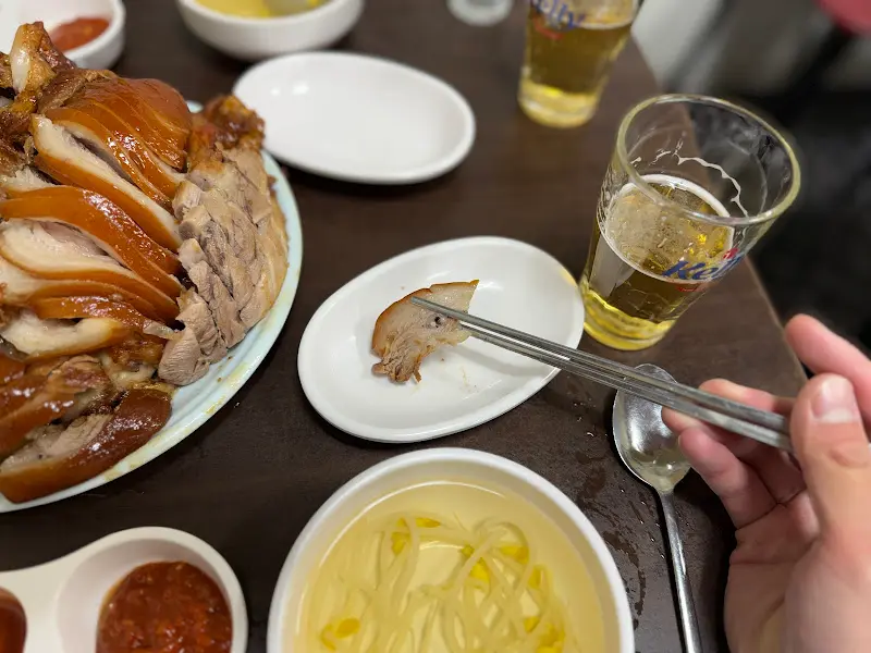 맥주와 함께 즐기는 족발