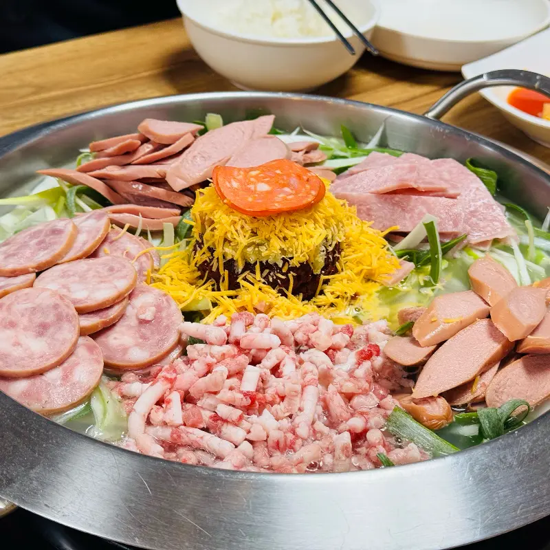 푸짐한 부대찌개