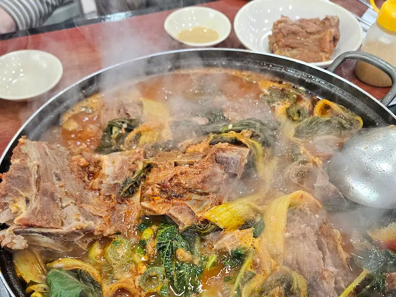 보글보글 끓는 감자탕