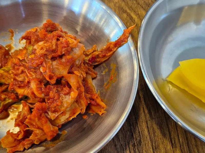 매콤한 김치와 단무지