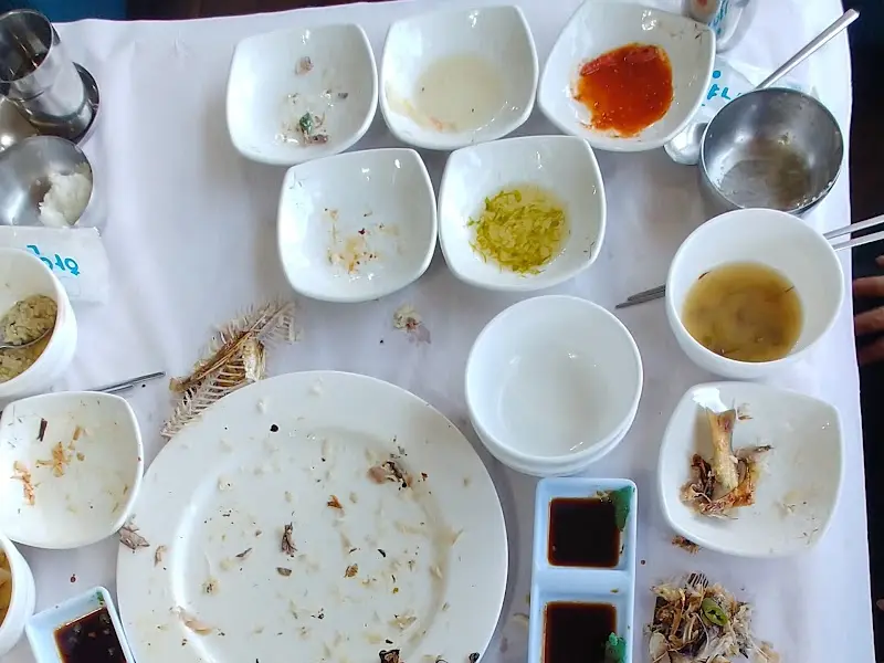 깨끗하게 비워진 식탁