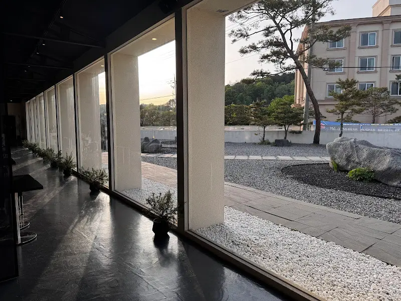 흑유재 창밖 풍경