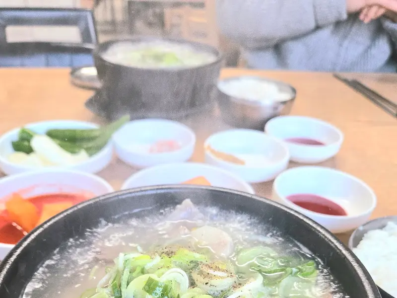 사랑가득국밥 국밥 한상차림