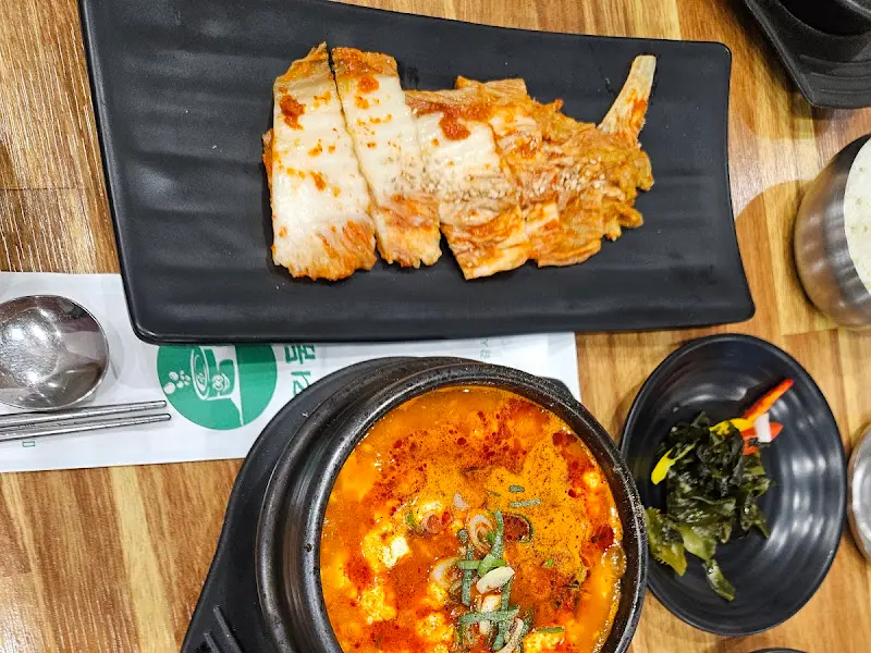 순두부찌개와 밑반찬