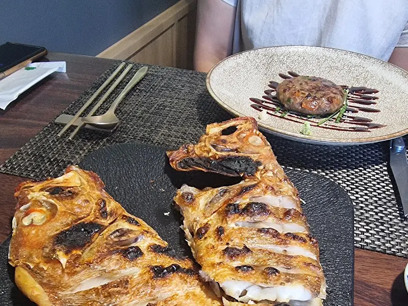 생선구이와 떡갈비