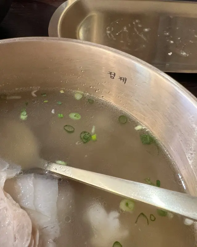 놋그릇에 담긴 곰탕