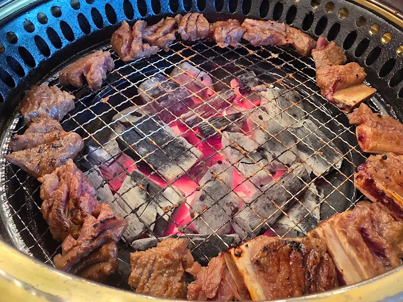 숯불에 구워지는 갈비