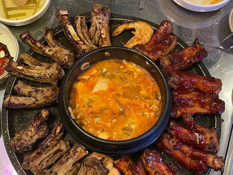 깨끗하게 비워진 철판