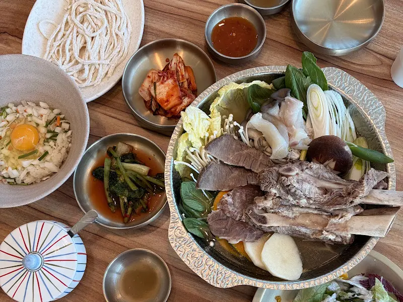 다채로운 곁들임 메뉴