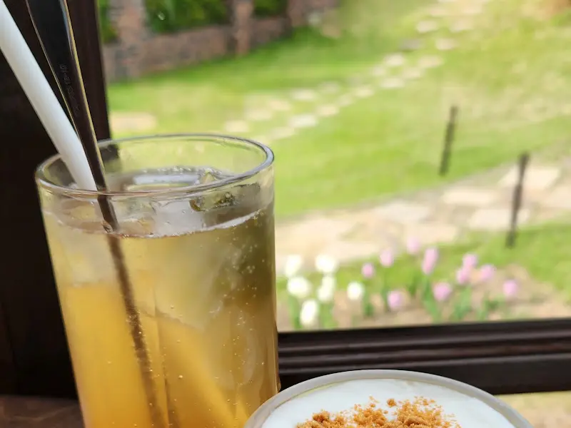 바질 토마토 에이드와 바다소금 크림 라떼