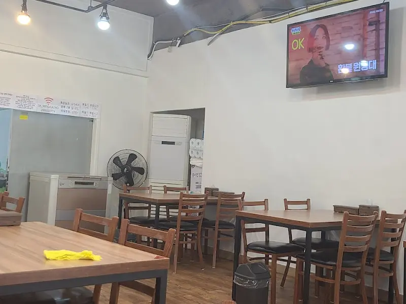 대동 냉면 내부 전경