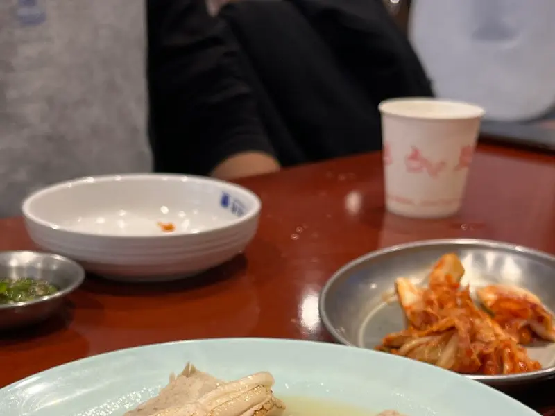 맛있는 음식을 앞에 두고