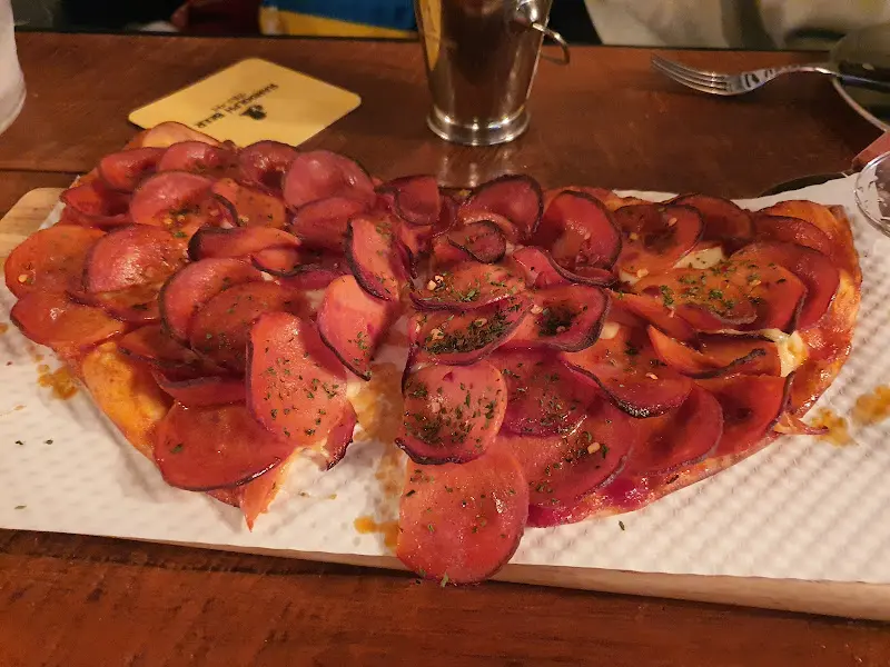 페퍼로니가 듬뿍 올라간 피자