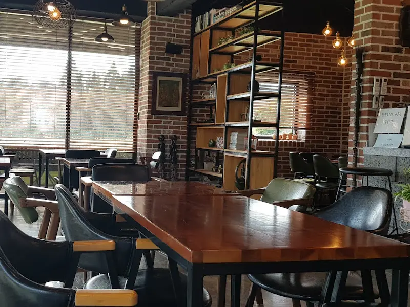 카페 내부 인테리어