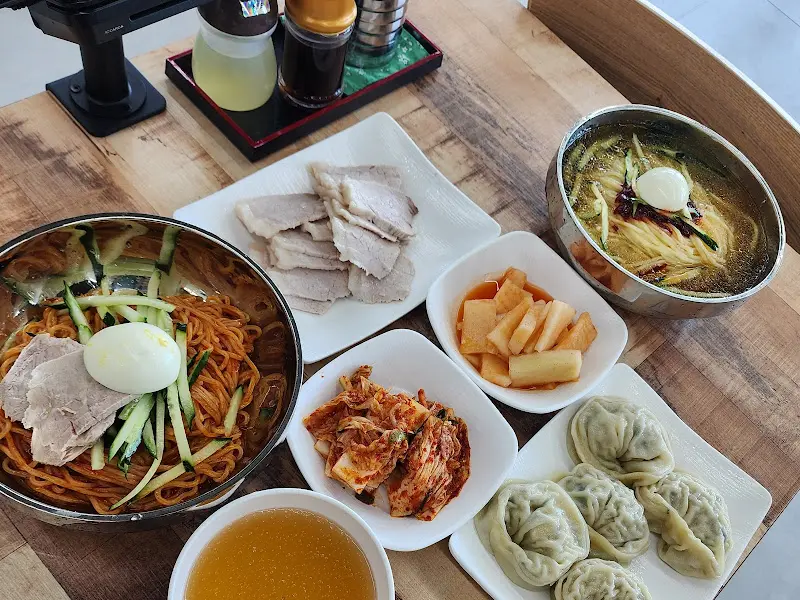 산방식당 한 상 차림