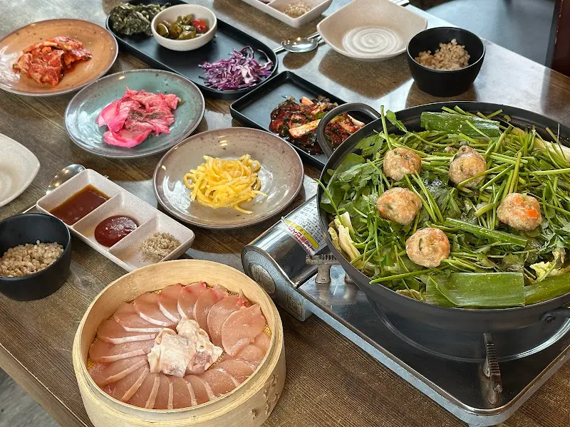 미나리 닭샤브샤브 한 상 차림