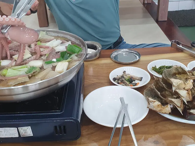 연포탕과 간장게장 한 상 차림