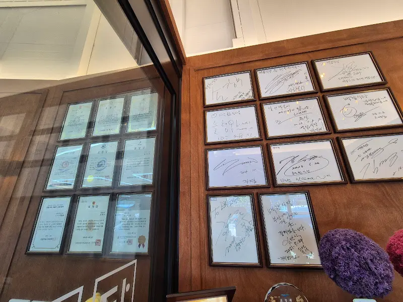 식당 내부 사인들