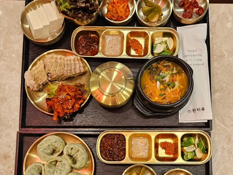 깔끔하고 정갈한 분위기의 한티옥