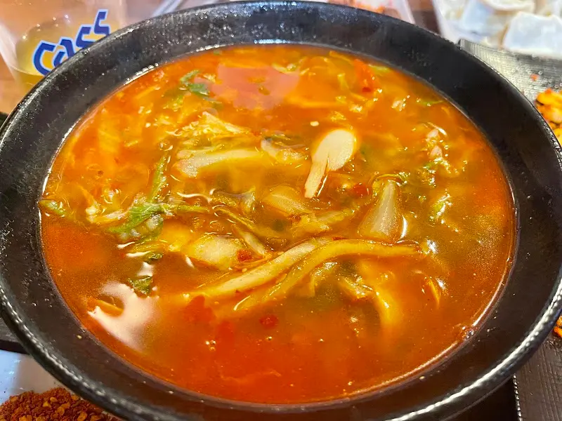 얼큰하고 시원한 국물이 일품인 온면