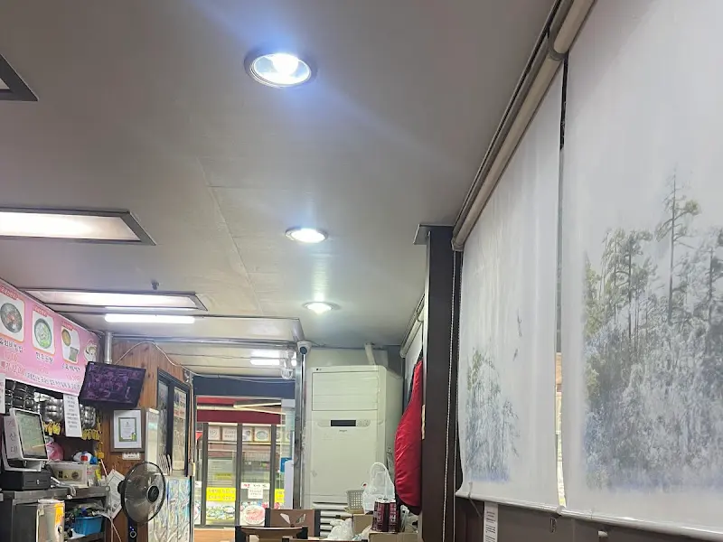 하동한우국밥 내부 조명