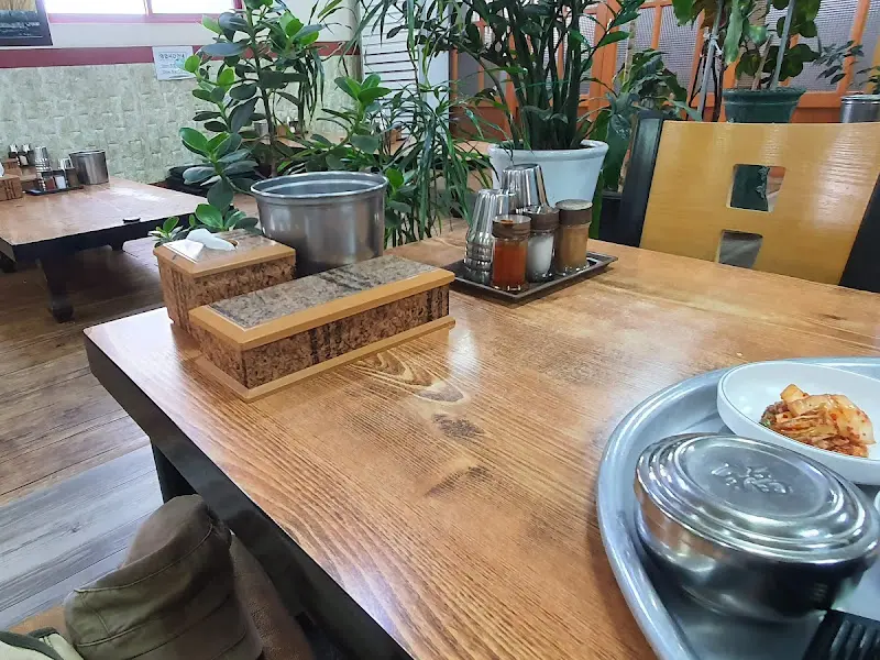 깨끗한 식당 내부