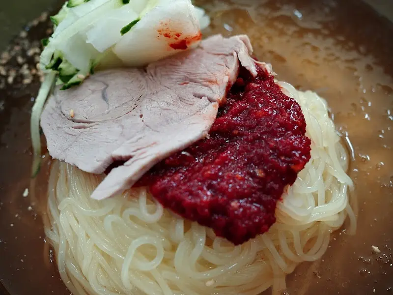 물밀면의 면, 수육, 양념장