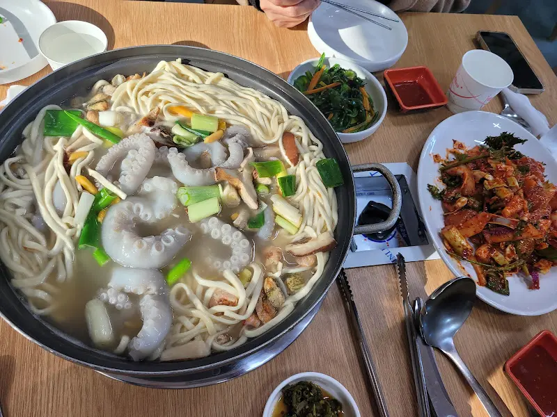 푸짐한 칼국수 한 상 차림