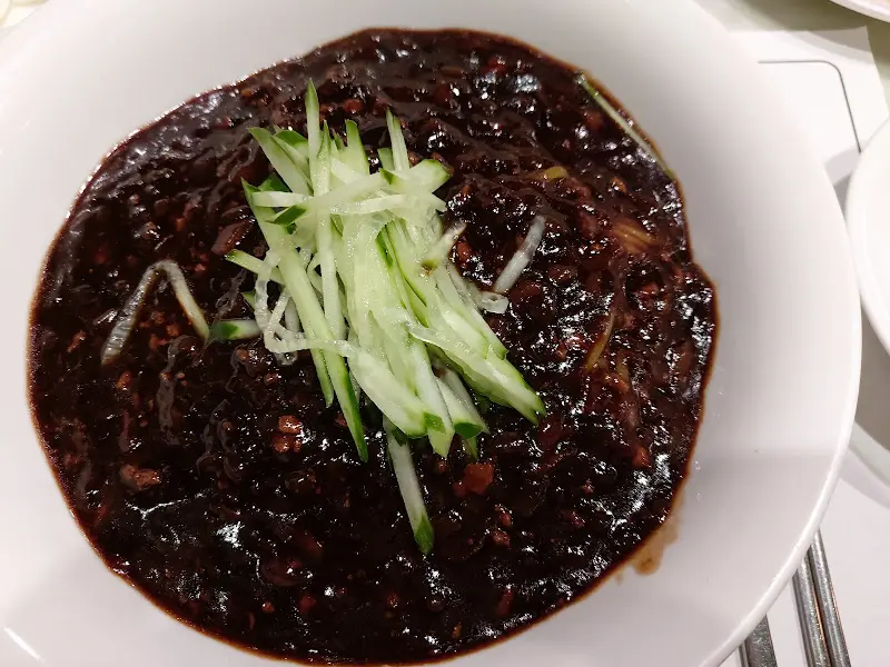 윤기가 자르르 흐르는 유니짜장