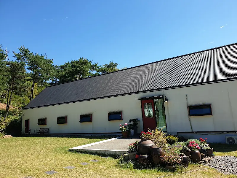 카페 측면 외관