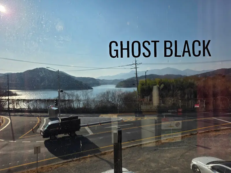 고스트블랙에서 바라본 호수