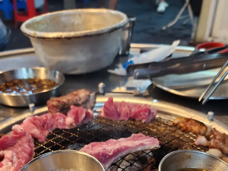 불판 위의 고기