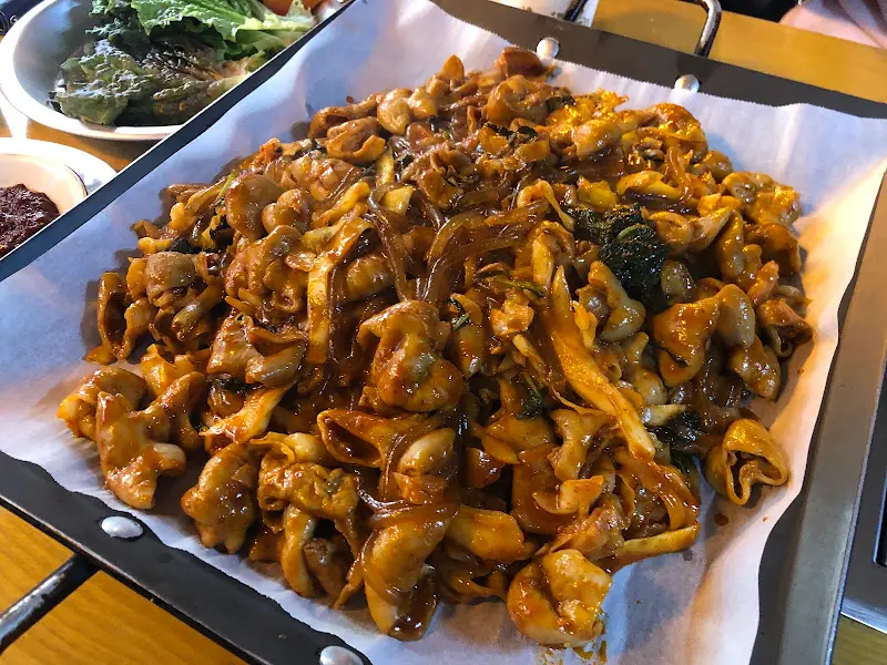 윤기가 좌르르 흐르는 곱창