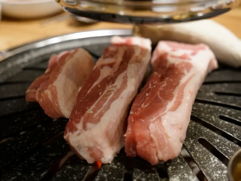 오겹살 굽는 모습