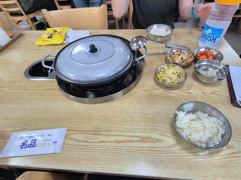 경원식당 테이블 세팅