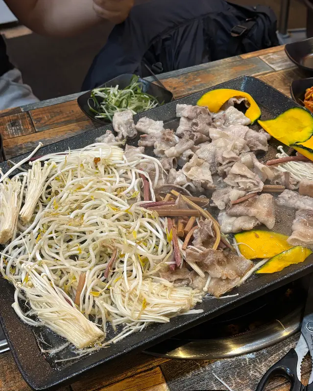 대패삼겹살과 채소