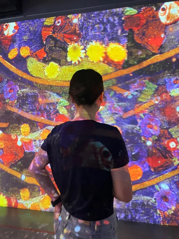 정가네 화덕구이에서 즐거운 시간을 보내는 사람들